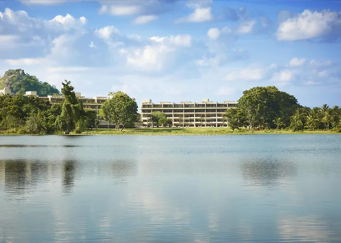 Hotel with view: Jetwing Lake